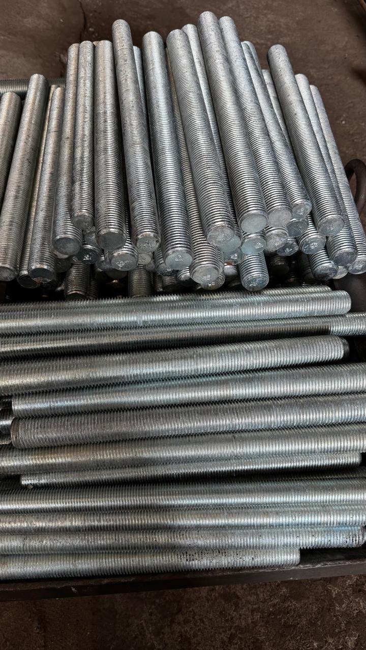 Galvanized threaded rods manufactured in multiple lengths