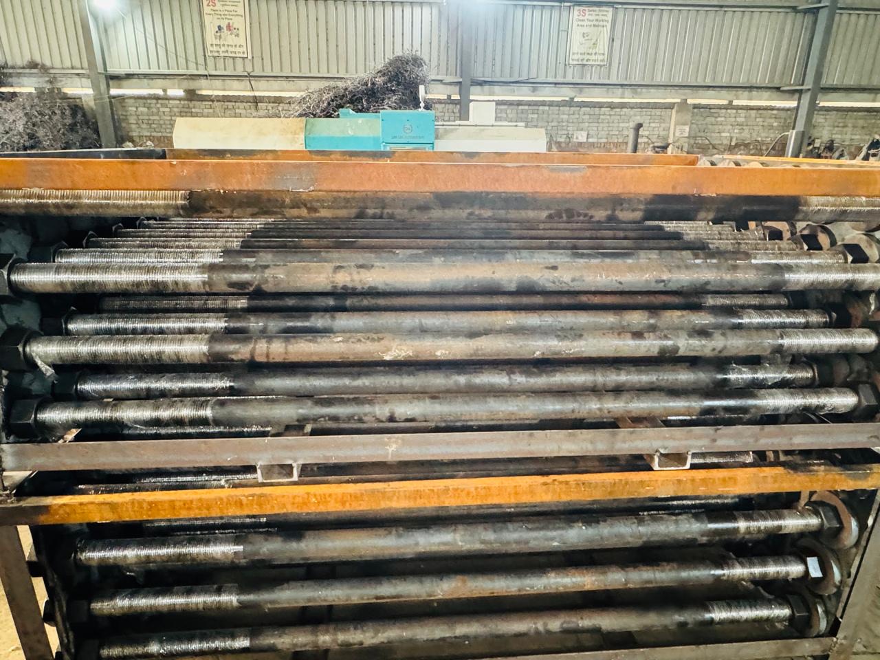 Heavy threaded rods arranged in a production rack